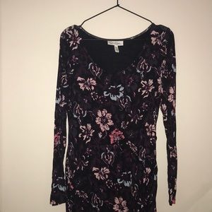 Form fitting maternity dress